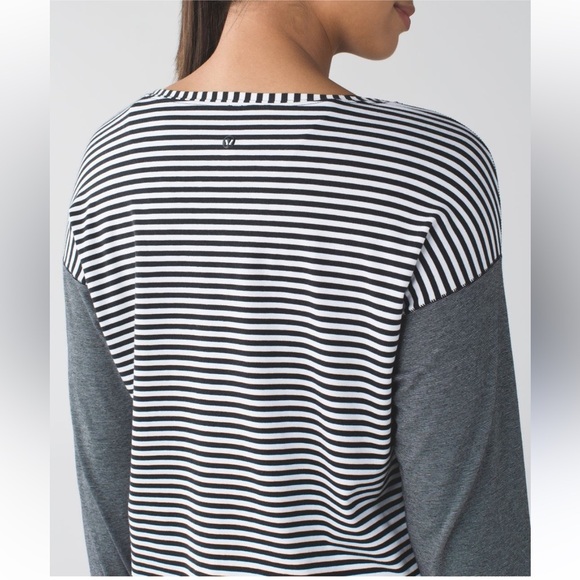 Lululemon Weekend Long Sleeve Classic Stripe Black White Size 6 - Picture 2 of 12